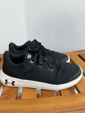 Under Armour 6Y Girls Youth Sneakers Black